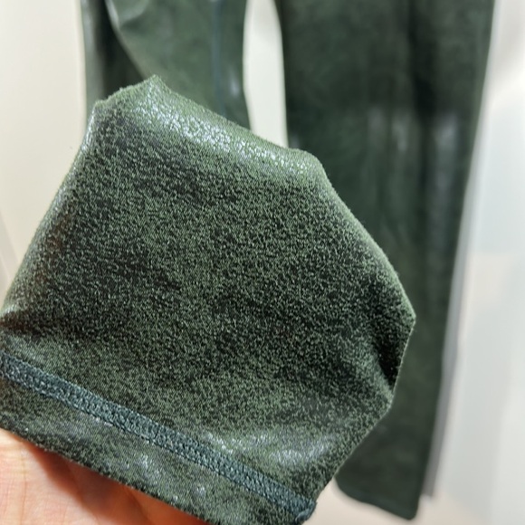 Offline by Aerie Size Large Green Sheen Black Crackle Soft Stretch Leggings - Picture 5 of 9